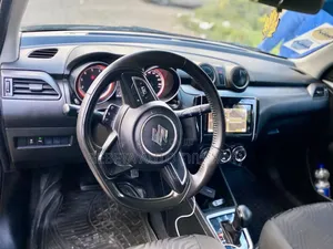 Suzuki Swift 2022 Silver