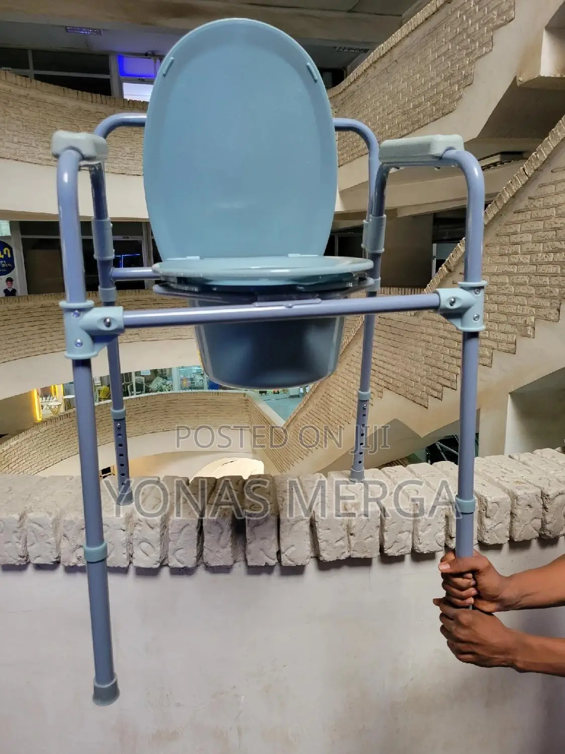 ኮሞድ+Commode,Also Known as a Portable Toilet/Bedside Toilet