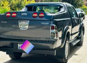 Toyota Hilux 2014 Blue