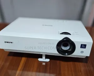 Sony Pprojector Dx 102 for Sell.