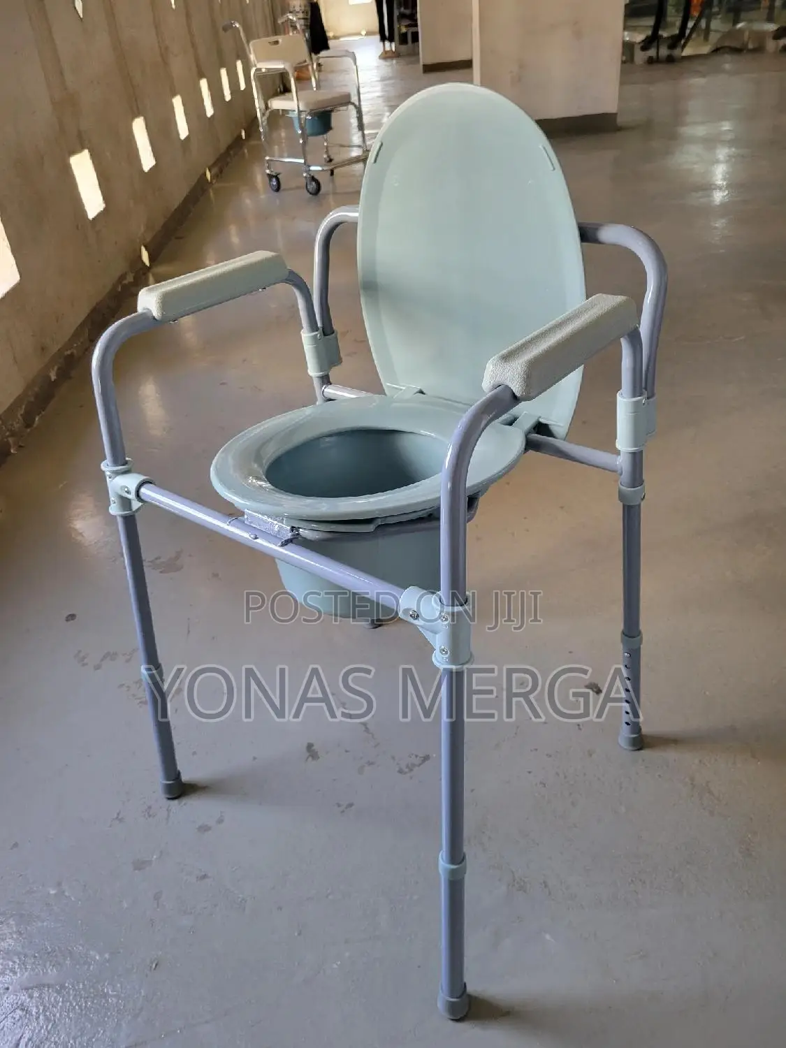Toilet Chair፶罟commode Chair፱姊 Armrests for Added Support