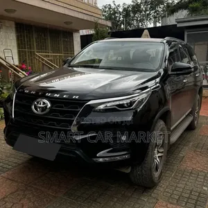 Toyota Fortuner 2022 Black