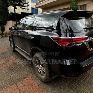 Toyota Fortuner 2022 Black