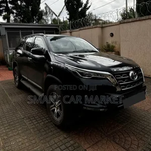 Toyota Fortuner 2022 Black