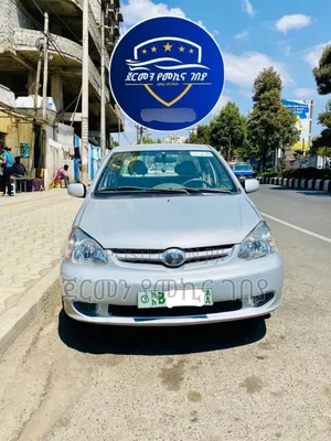 Photo - Toyota Platz 2004 Silver