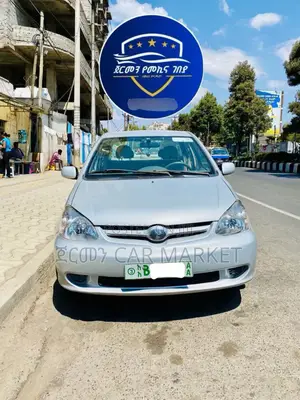 Photo - Toyota Platz 2004 Silver