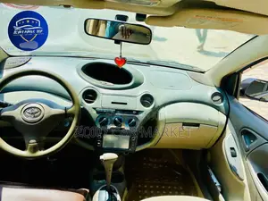 Toyota Platz 2004 Silver