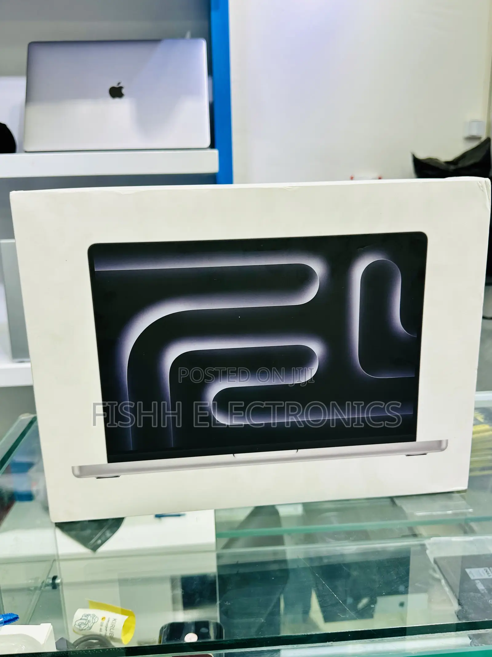 New Laptop Apple MacBook Pro 2024 M4 14-Inch 16GB Apple M4 SSD 512GB