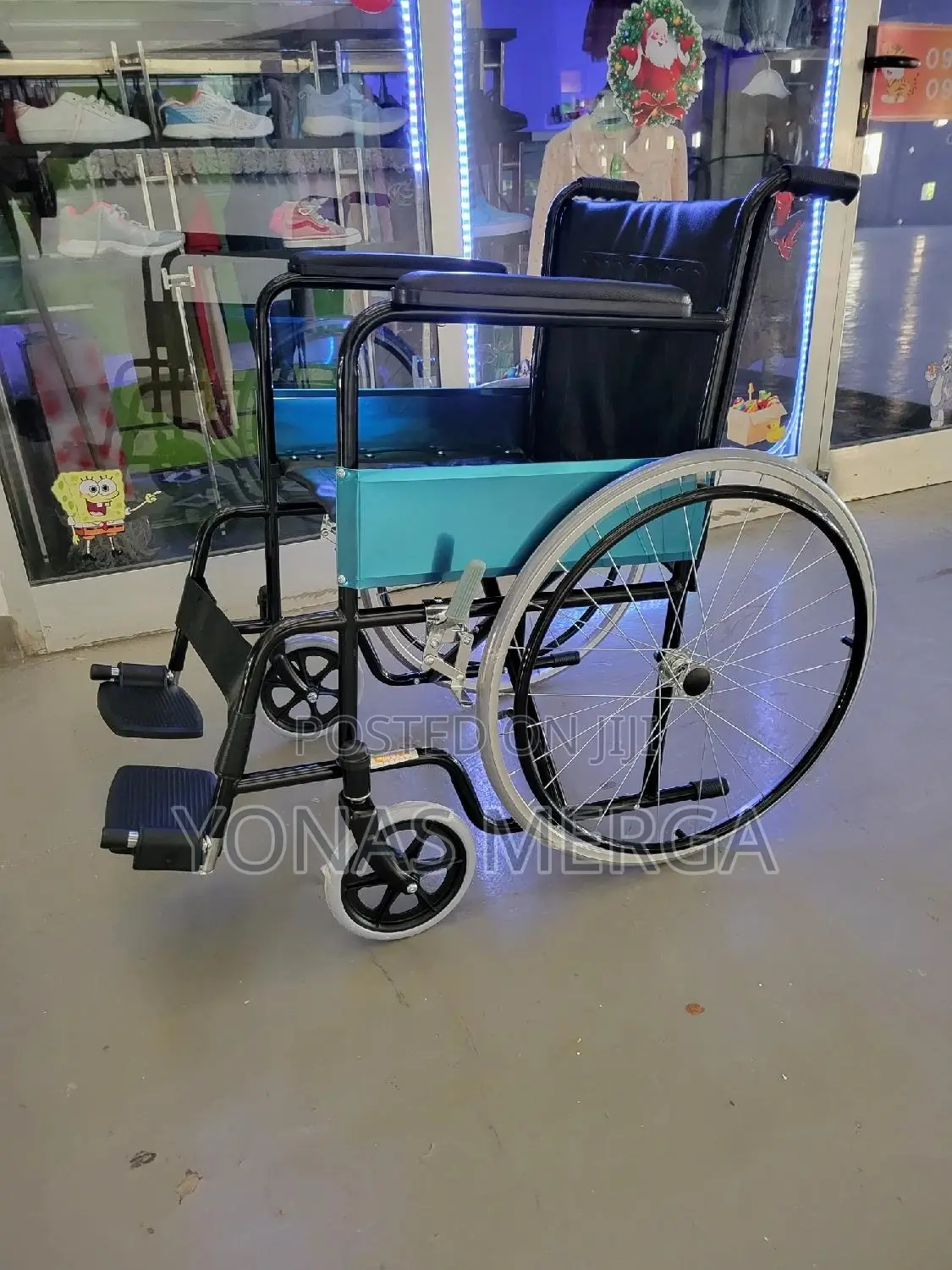 Wheelchair፭奴wheelcahir€工allowing User to Move Independently