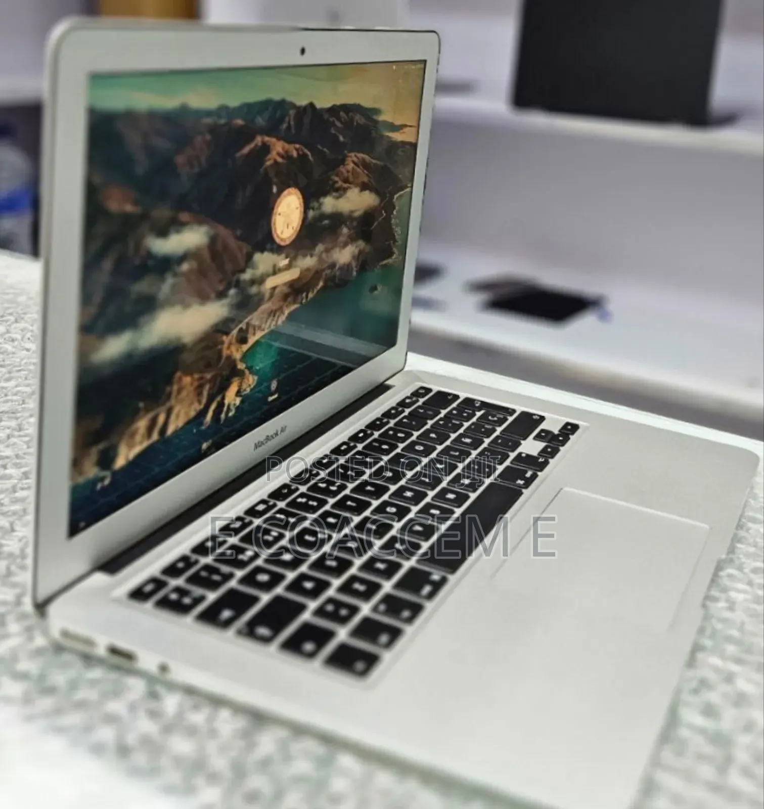 New Laptop Apple MacBook 4GB Intel Core I5 SSD 128GB