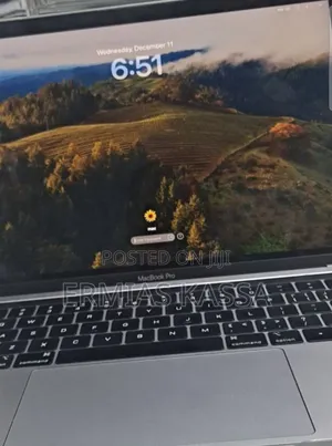 Photo - New Laptop Apple MacBook Pro 2019 16GB Intel Core I7 SSD 512GB