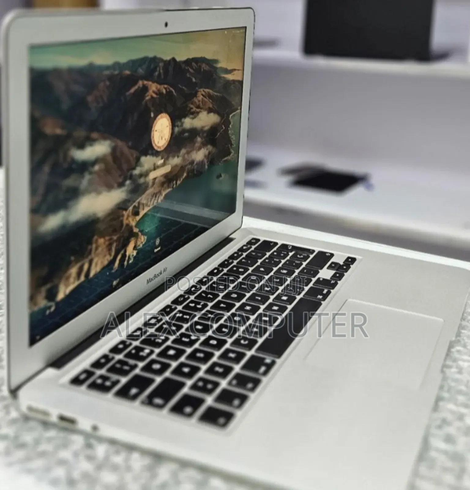 New Laptop Apple MacBook Air 2013 4GB Intel Core I5 SSD 128GB