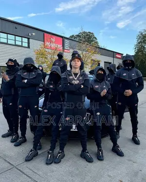 Nike Tech Syna World