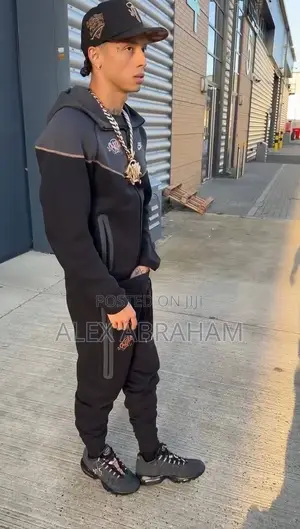 Nike Tech Syna World