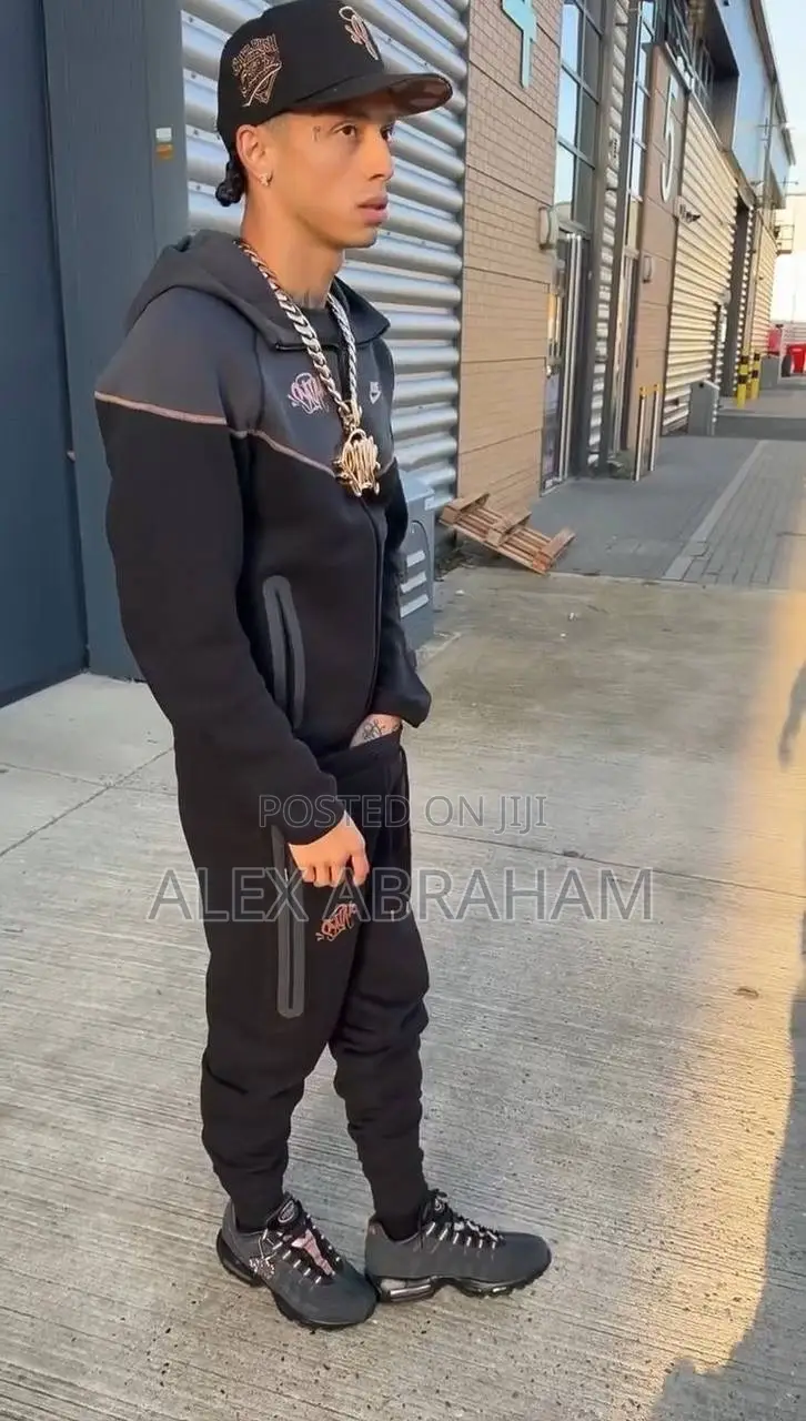 Nike Tech Syna World