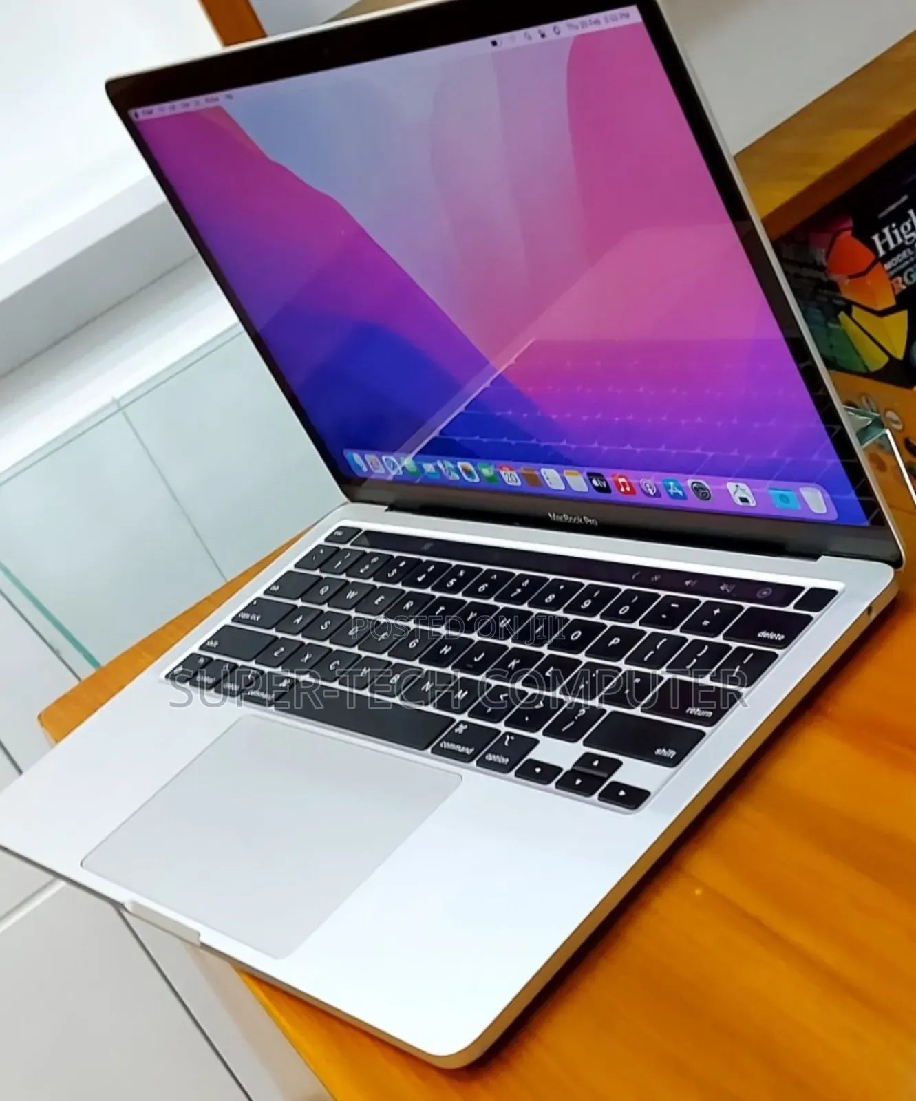 New Laptop Apple MacBook Pro M1 8GB Apple M1 SSD 512GB
