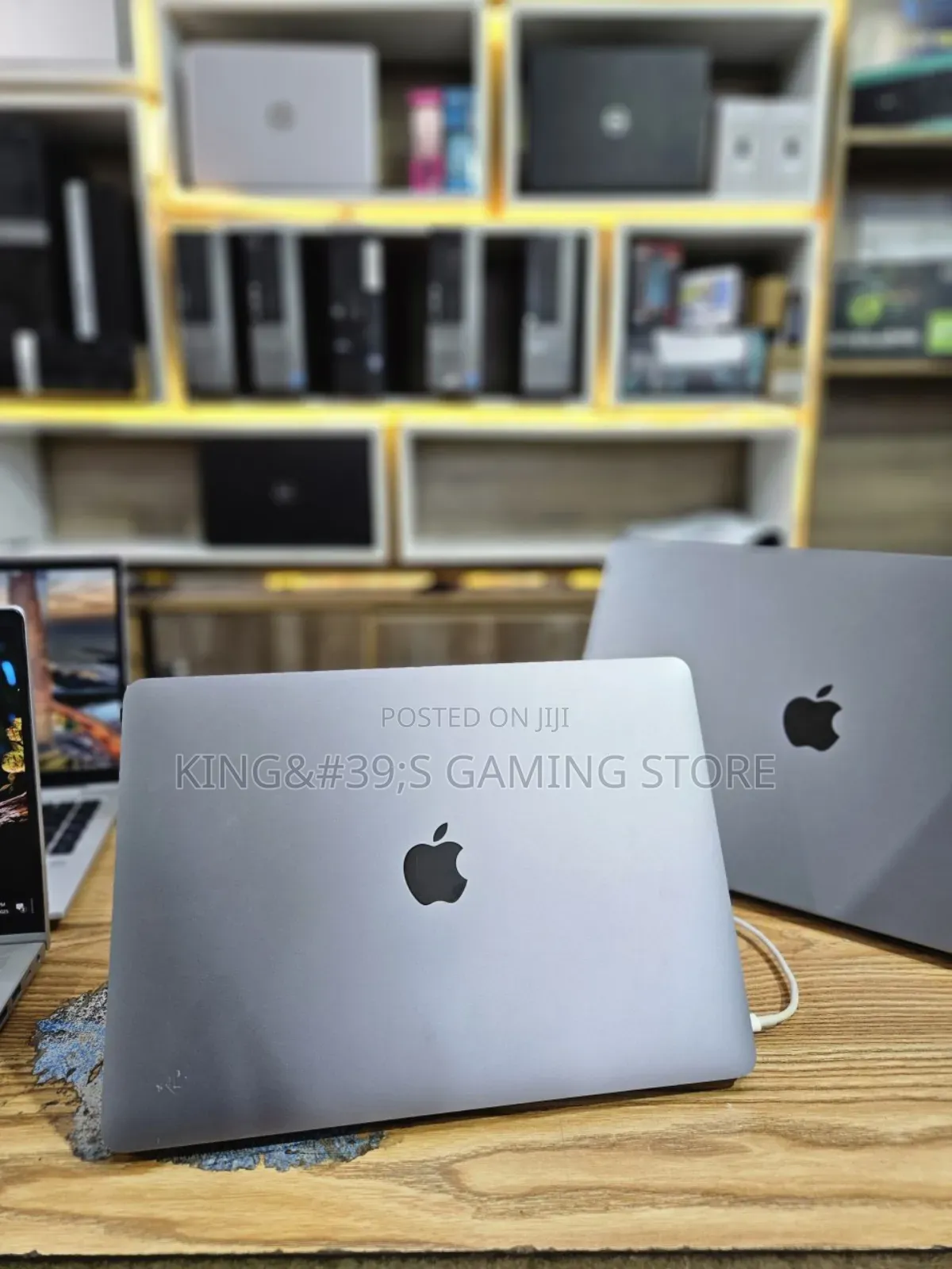 New Laptop Apple MacBook Pro 2020 16GB Intel Core I5 SSD 512GB