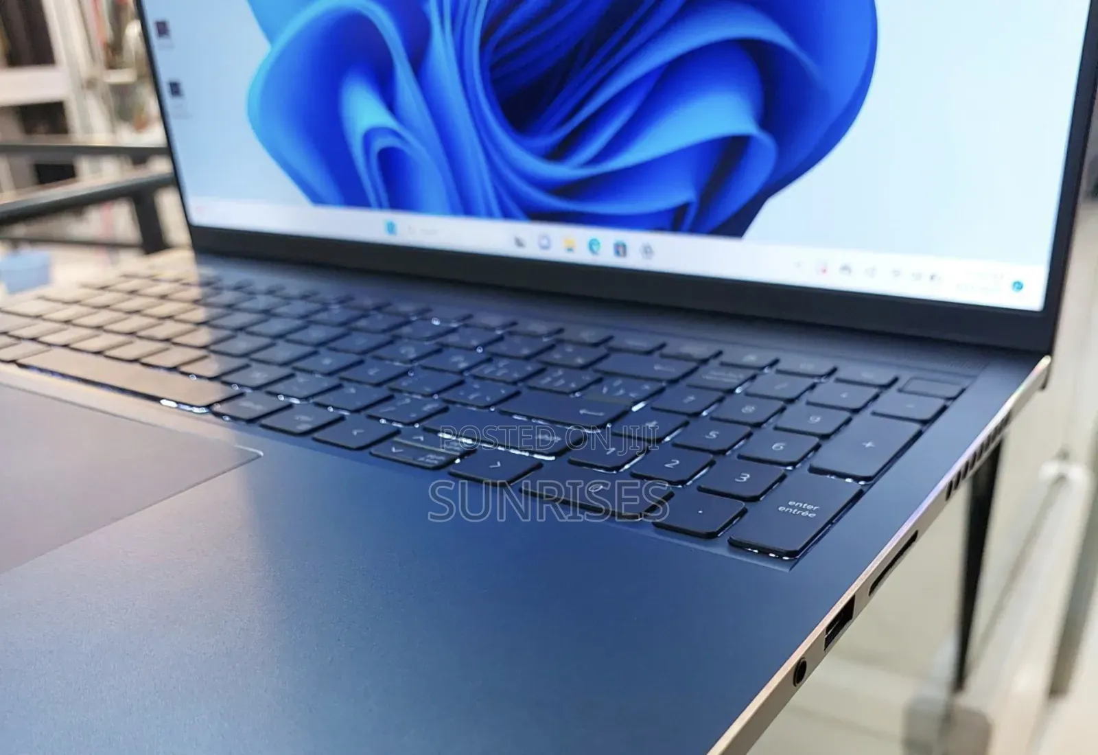 New Laptop Dell Inspiron 15 16GB Intel Core I7 SSD 1T