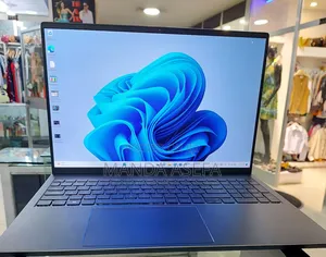 New Laptop Dell 16GB Intel Core I7 SSD 1T