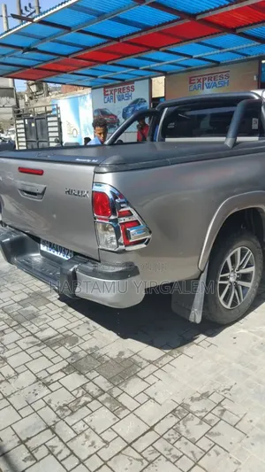 Toyota Hilux 2020 Silver