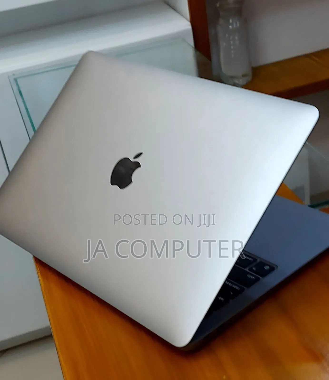 New Laptop Apple MacBook Air 2020 M1 8GB Apple M1 SSD 256GB