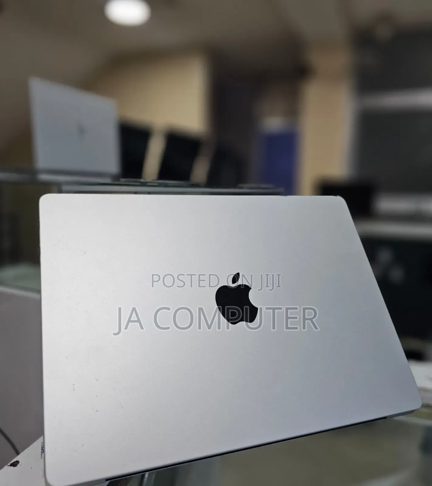 New Apple MacBook Pro 2023 M3 14-Inch 8GB Apple M3 Pro SSD 512GB