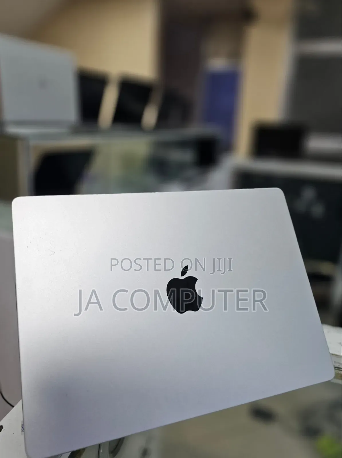 New Apple MacBook Pro 2023 M3 14-Inch 8GB Apple M3 Pro SSD 512GB