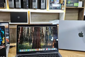 New Laptop Apple MacBook 2020 16GB Intel Core I5 SSD 512GB
