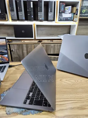 Laptop Apple MacBook 2020 8GB Intel Core I5 SSD 512GB