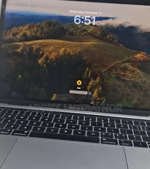 Photo - New Laptop Apple MacBook Pro 2019 16GB Intel Core I7 SSD 512GB