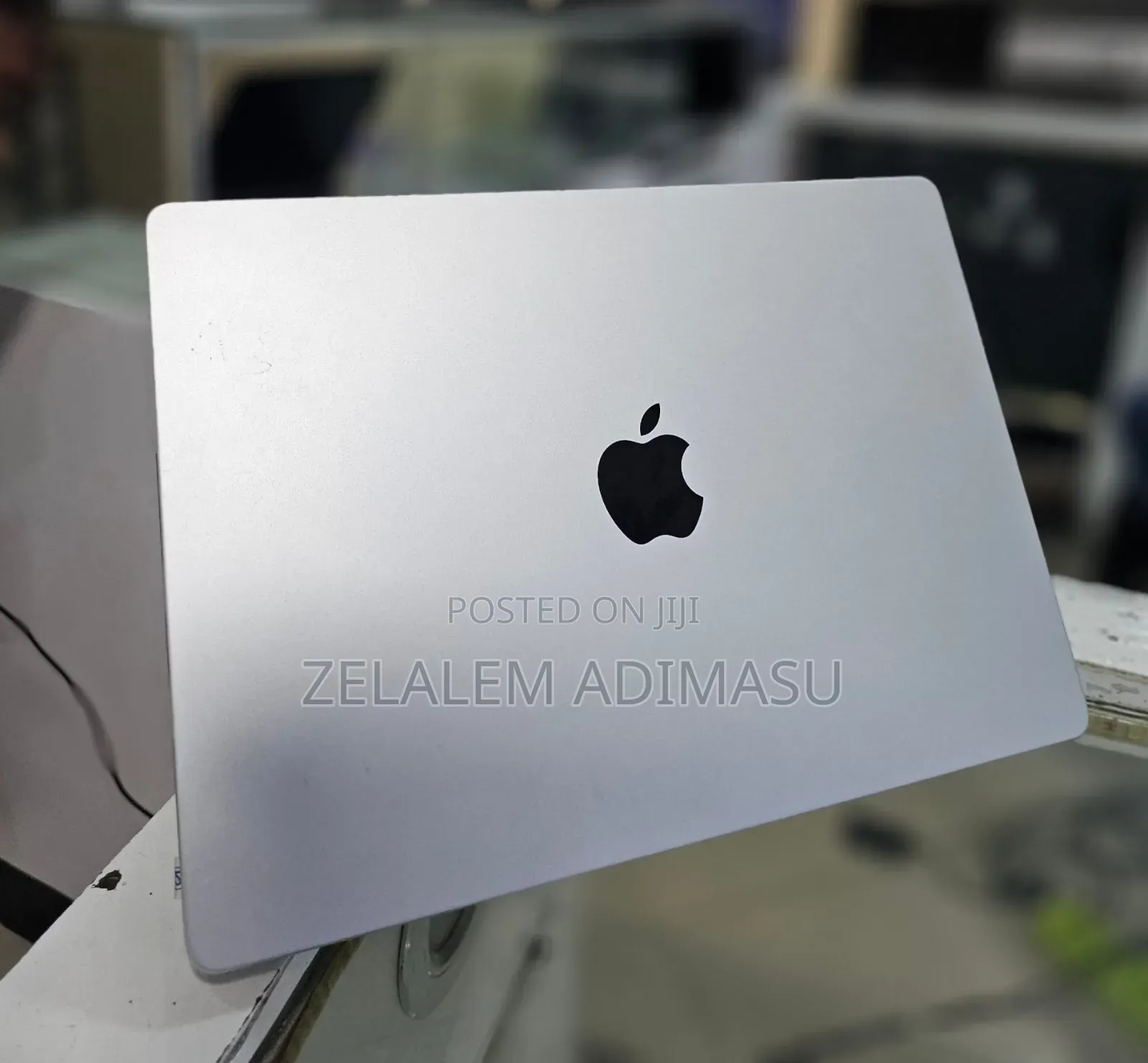 New Apple MacBook Pro 2023 M3 14-Inch 8GB Intel Core M3 SSD 512GB