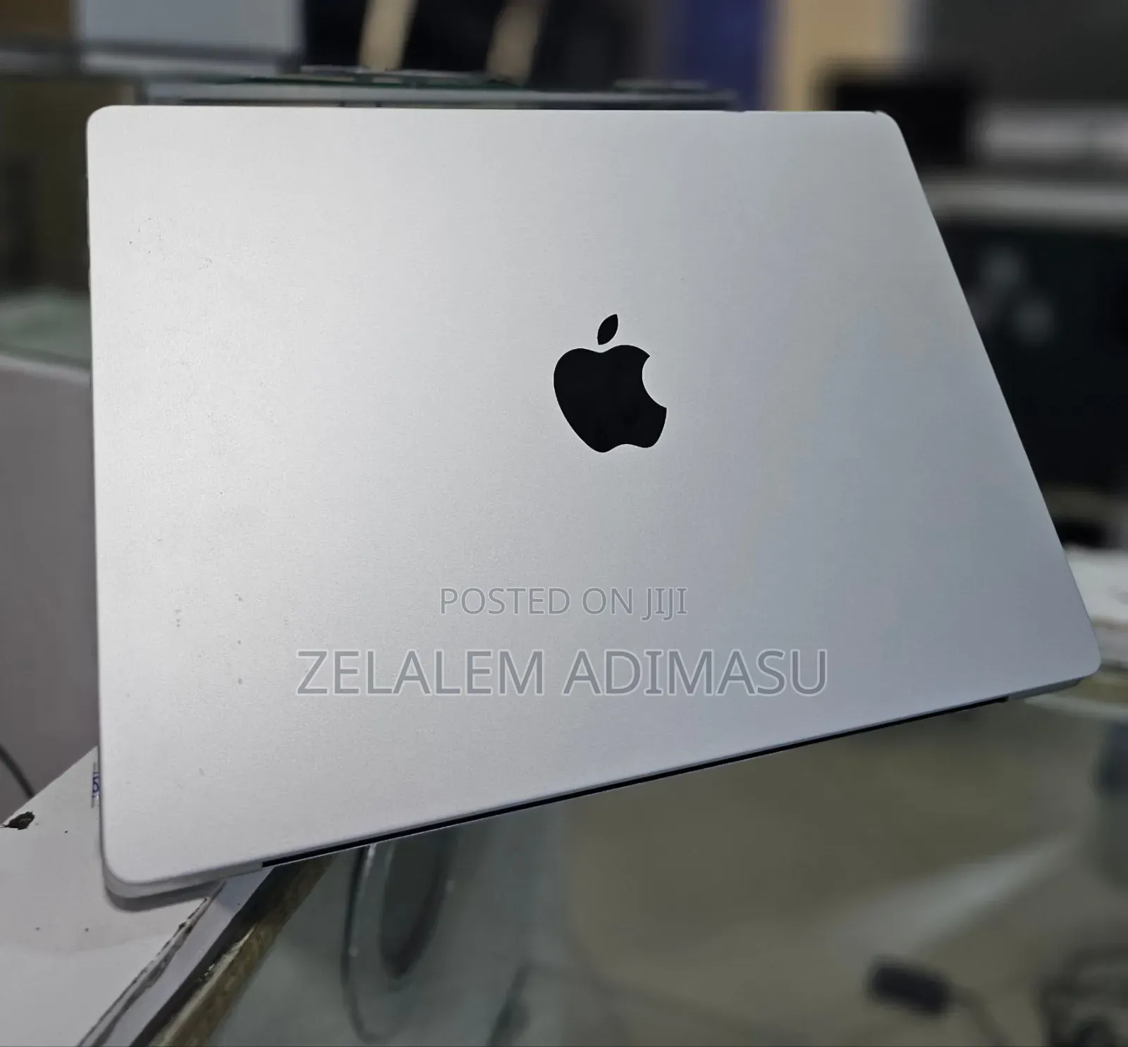 New Apple MacBook Pro 2023 M3 14-Inch 8GB Intel Core M3 SSD 512GB