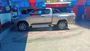 Toyota Hilux 2020 Silver