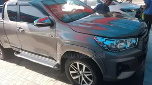 Photo - Toyota Hilux 2020 Silver