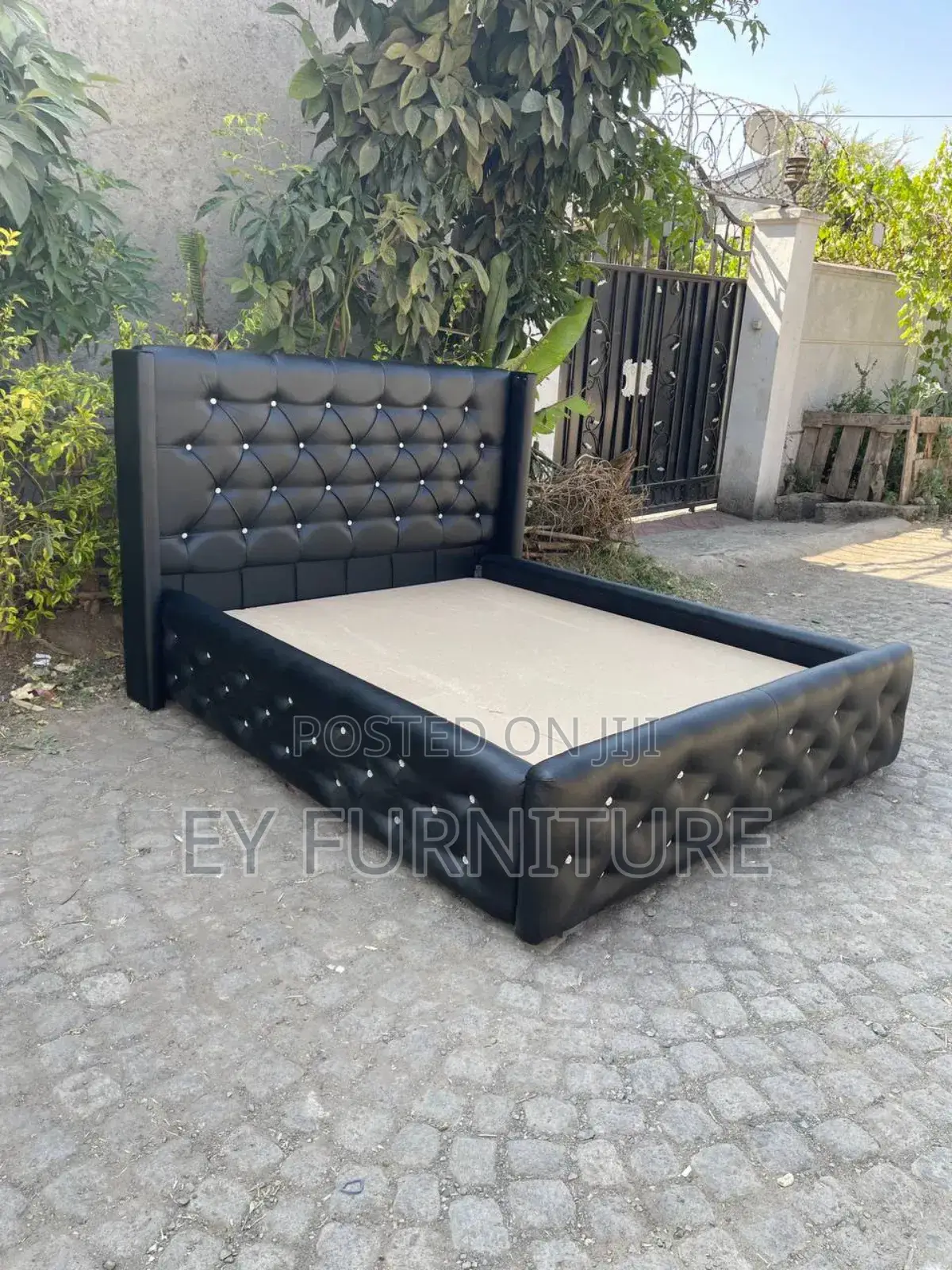 የሚሸጥ የተሰራ 1.50 ሌዘር አልጋ 24.000