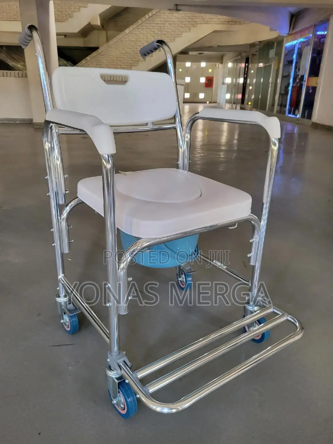 Bathroom Wheelchair Shower፫求toilet Chair 4 Wheel Brakes 93