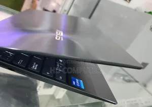 New Laptop Asus ZenBook UX330UA 8GB Intel Core I5 SSD 512GB