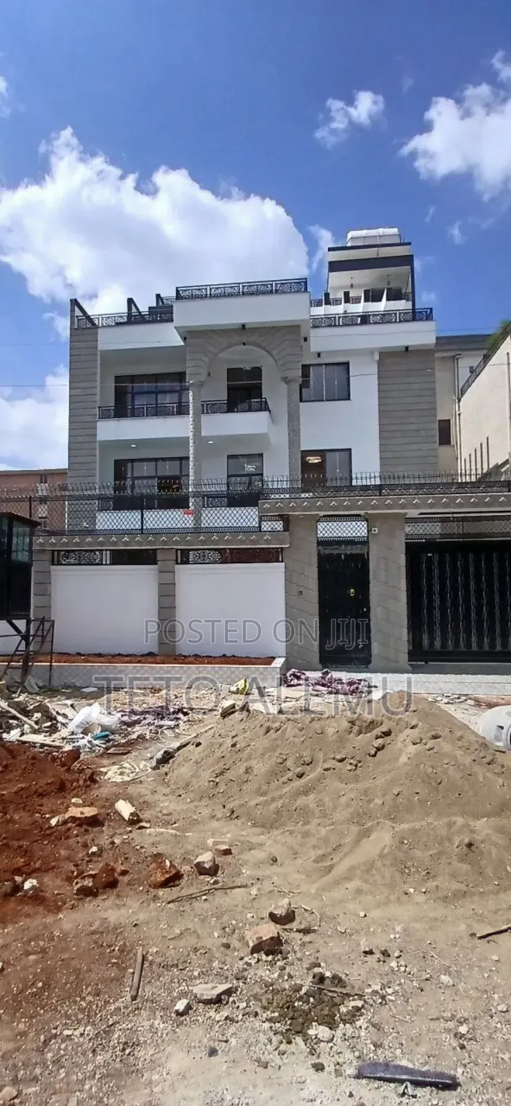 10bdrm House in የሚሸጥ 375 ካሬ ቤት ለቡ, Bole for sale