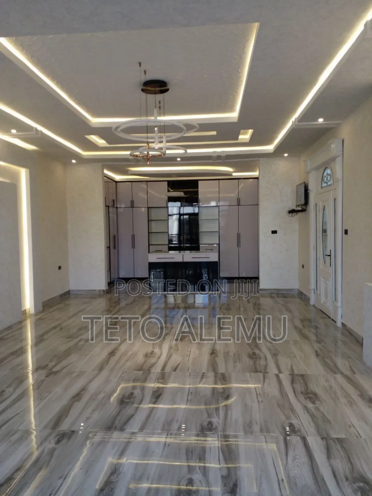 10bdrm House in የሚሸጥ 375 ካሬ ቤት ለቡ, Bole for sale