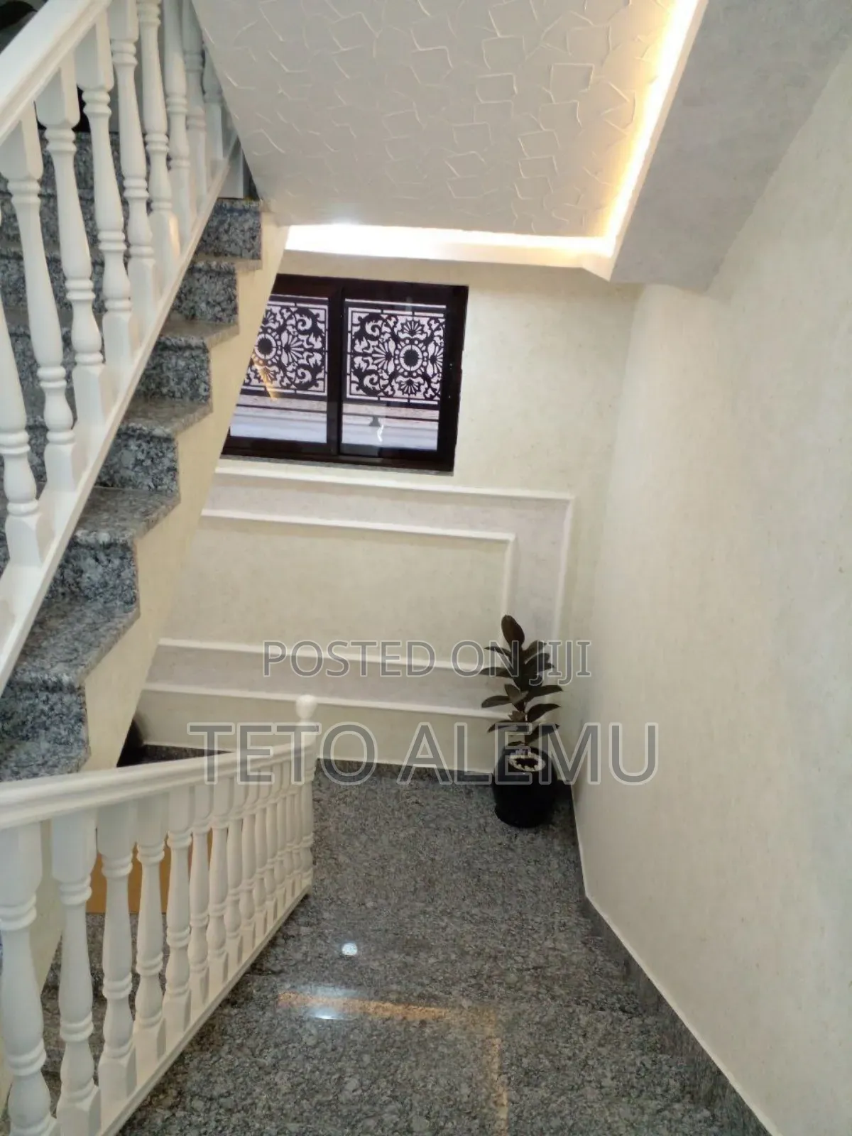 10bdrm House in የሚሸጥ 375 ካሬ ቤት ለቡ, Bole for sale
