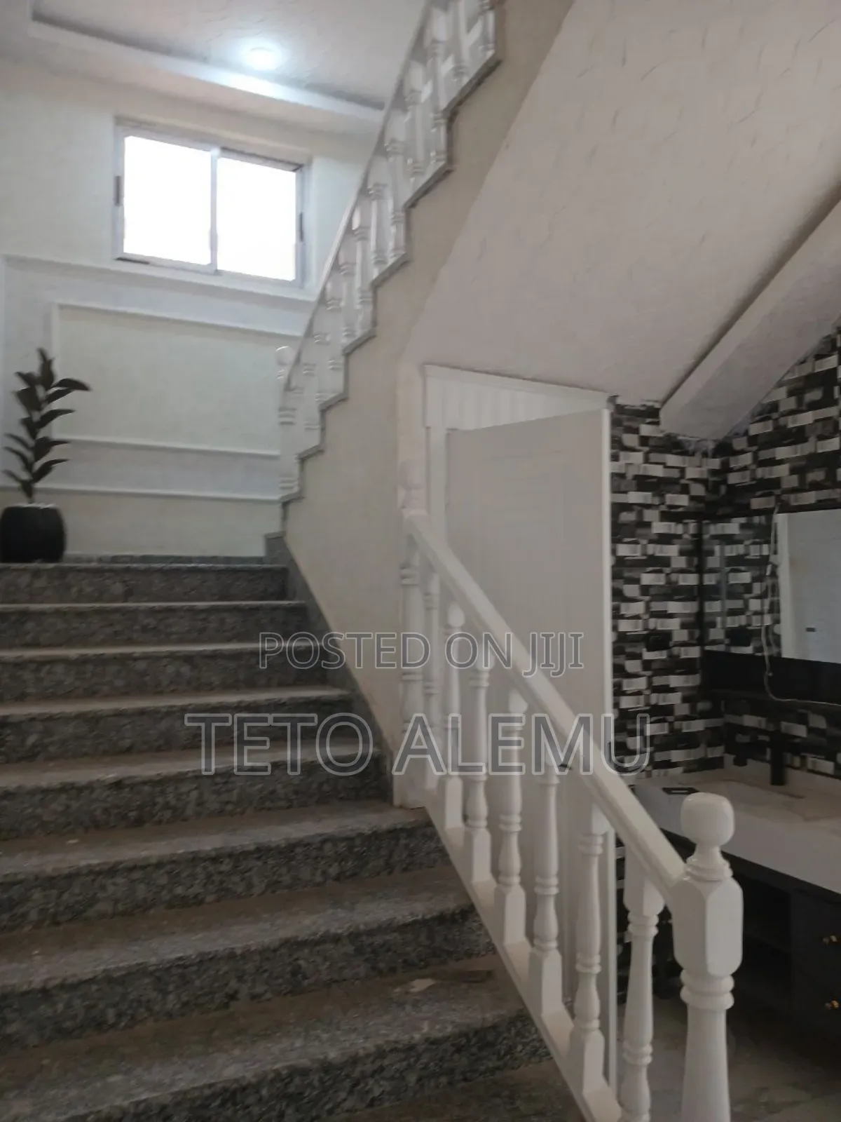 10bdrm House in የሚሸጥ 375 ካሬ ቤት ለቡ, Bole for sale