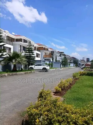 10bdrm House in Bole Ministroch for rent