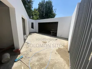 10bdrm House in Bole Ministroch for rent