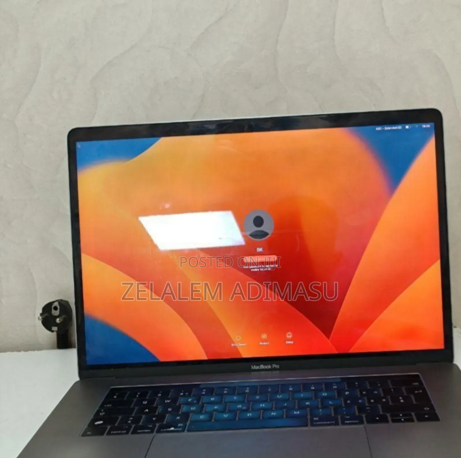 New Laptop Apple MacBook Pro 2017 16GB Intel Core I7 SSD 512GB