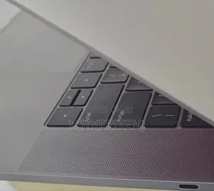 New Laptop Apple MacBook Pro 2017 16GB Intel Core I7 SSD 1T