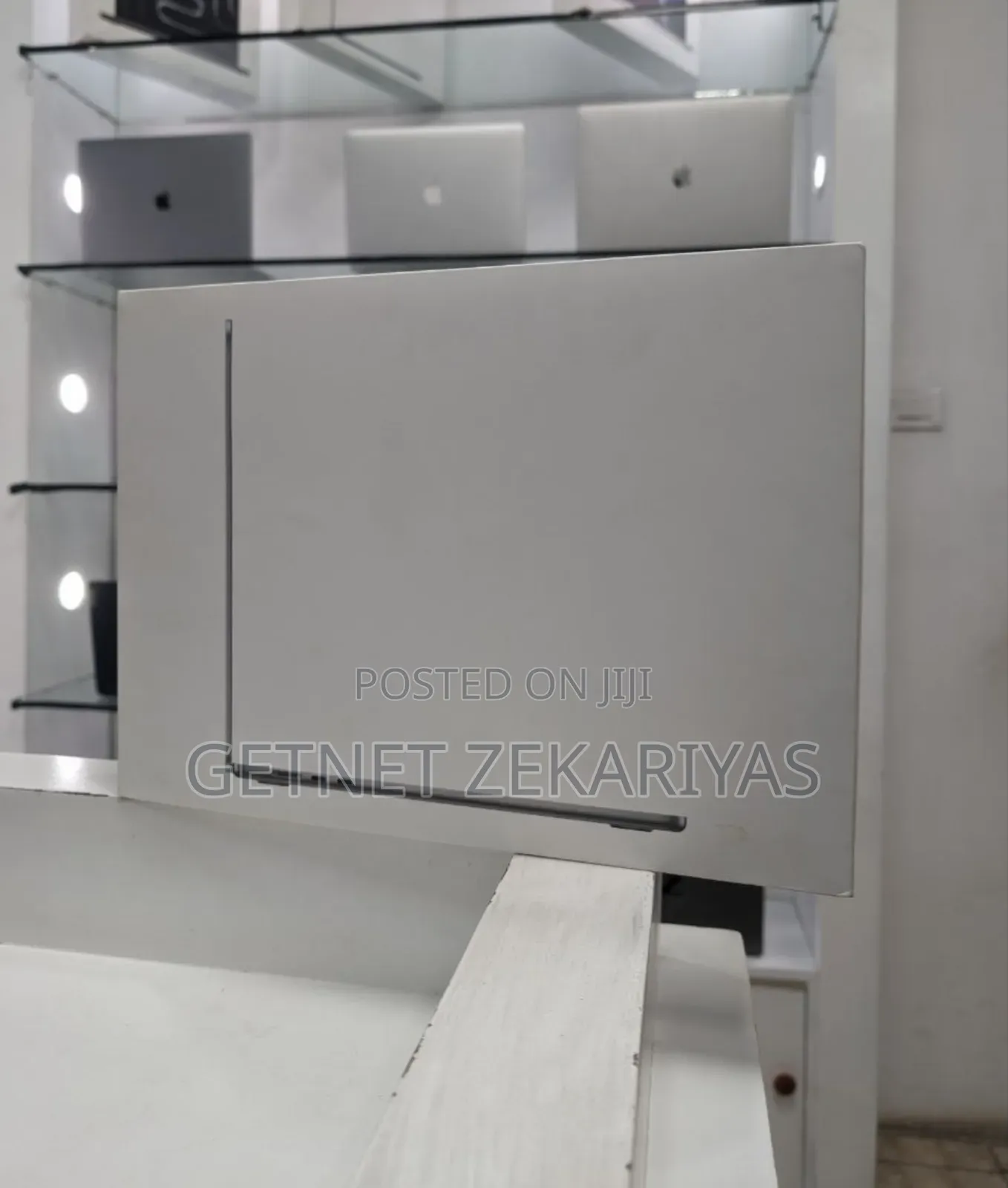 New Apple MacBook Air 2024 M3 15-Inch 8GB Apple M2 Ultra SSD 512GB