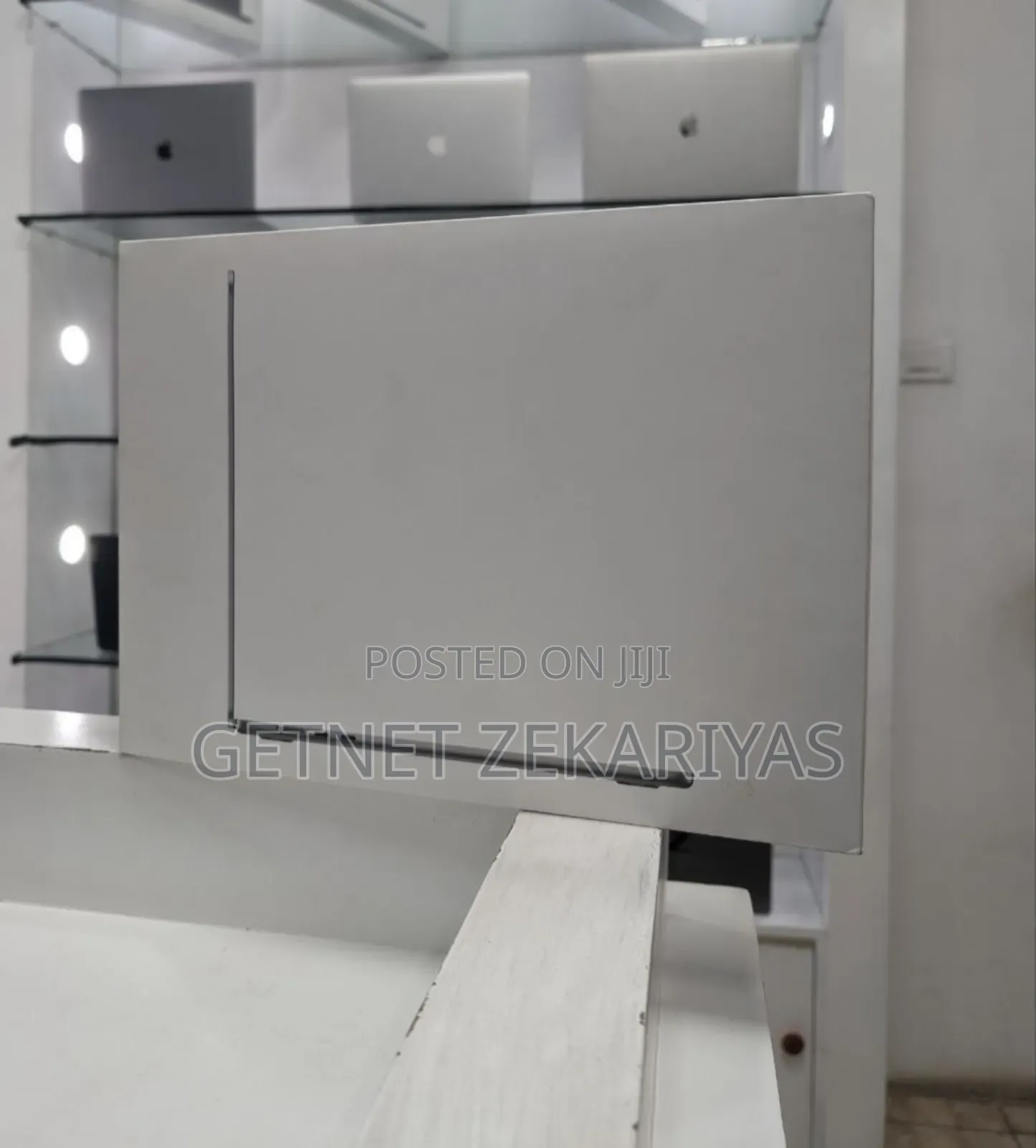 New Apple MacBook Air 2024 M3 15-Inch 8GB Apple M2 Ultra SSD 512GB