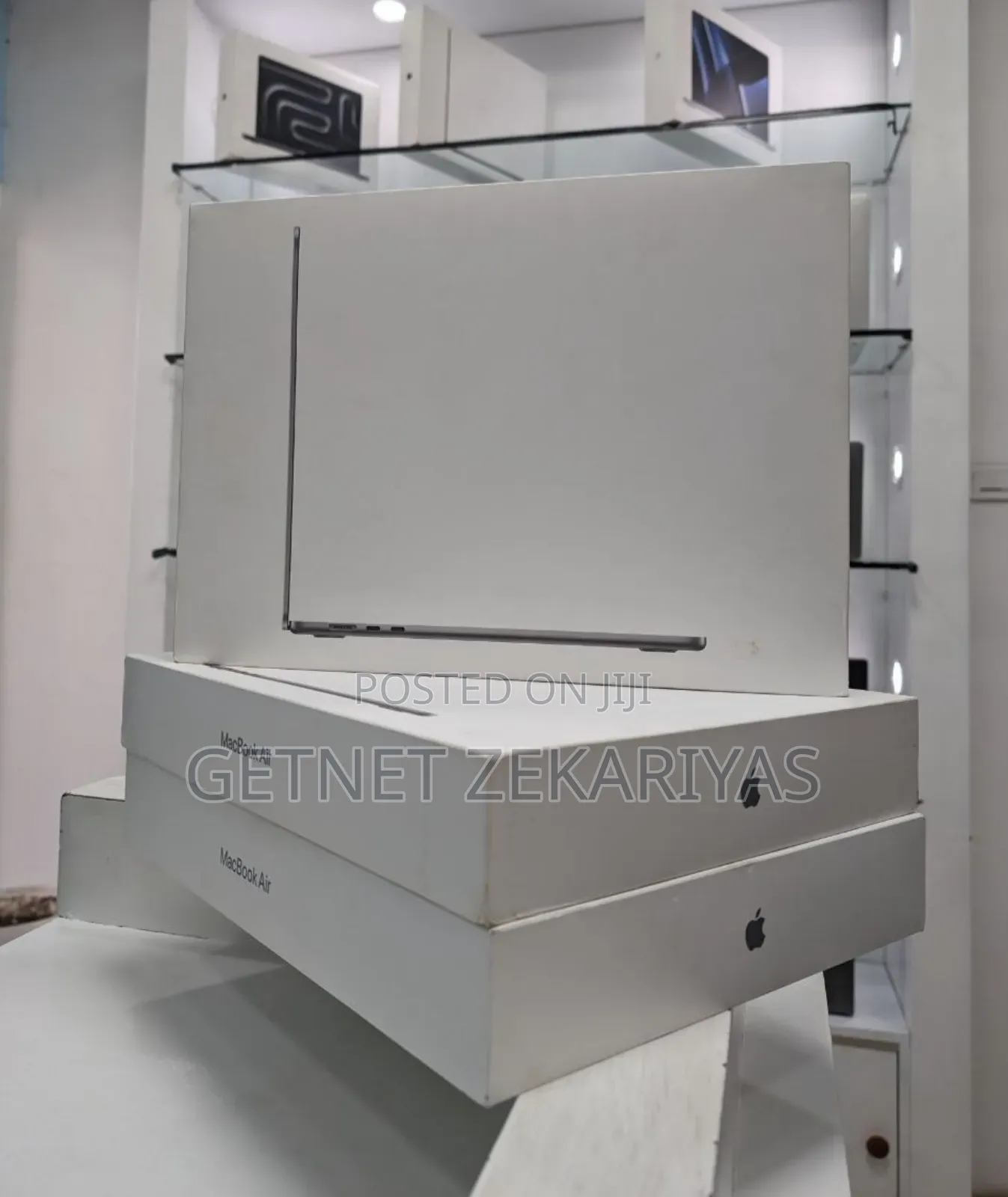 New Apple MacBook Air 2024 M3 15-Inch 8GB Apple M2 Ultra SSD 512GB