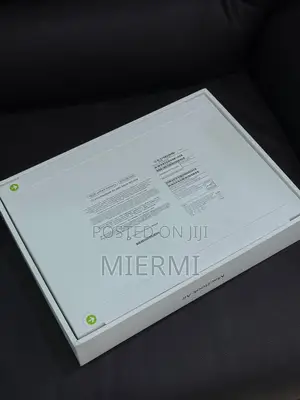 New Laptop Apple MacBook Air 2024 M3 13-Inch 16GB Apple M3 SSD 256GB