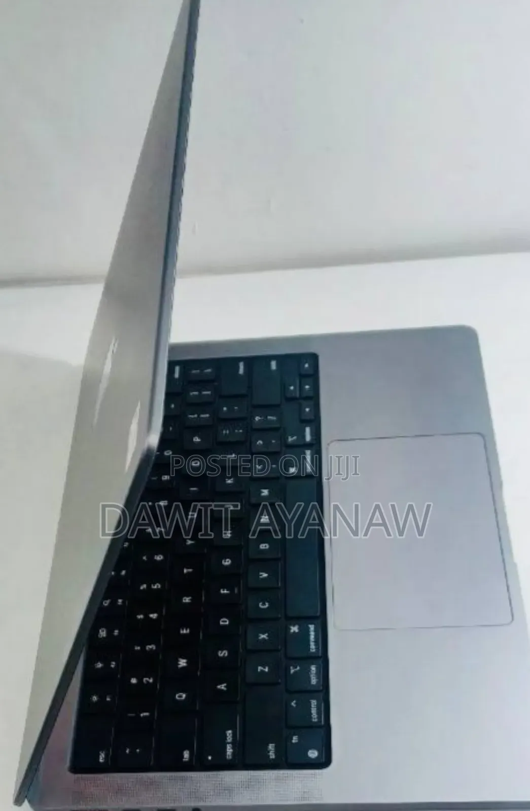 New Laptop Apple MacBook Pro 2022 M2 16GB Apple M2 SSD 512GB